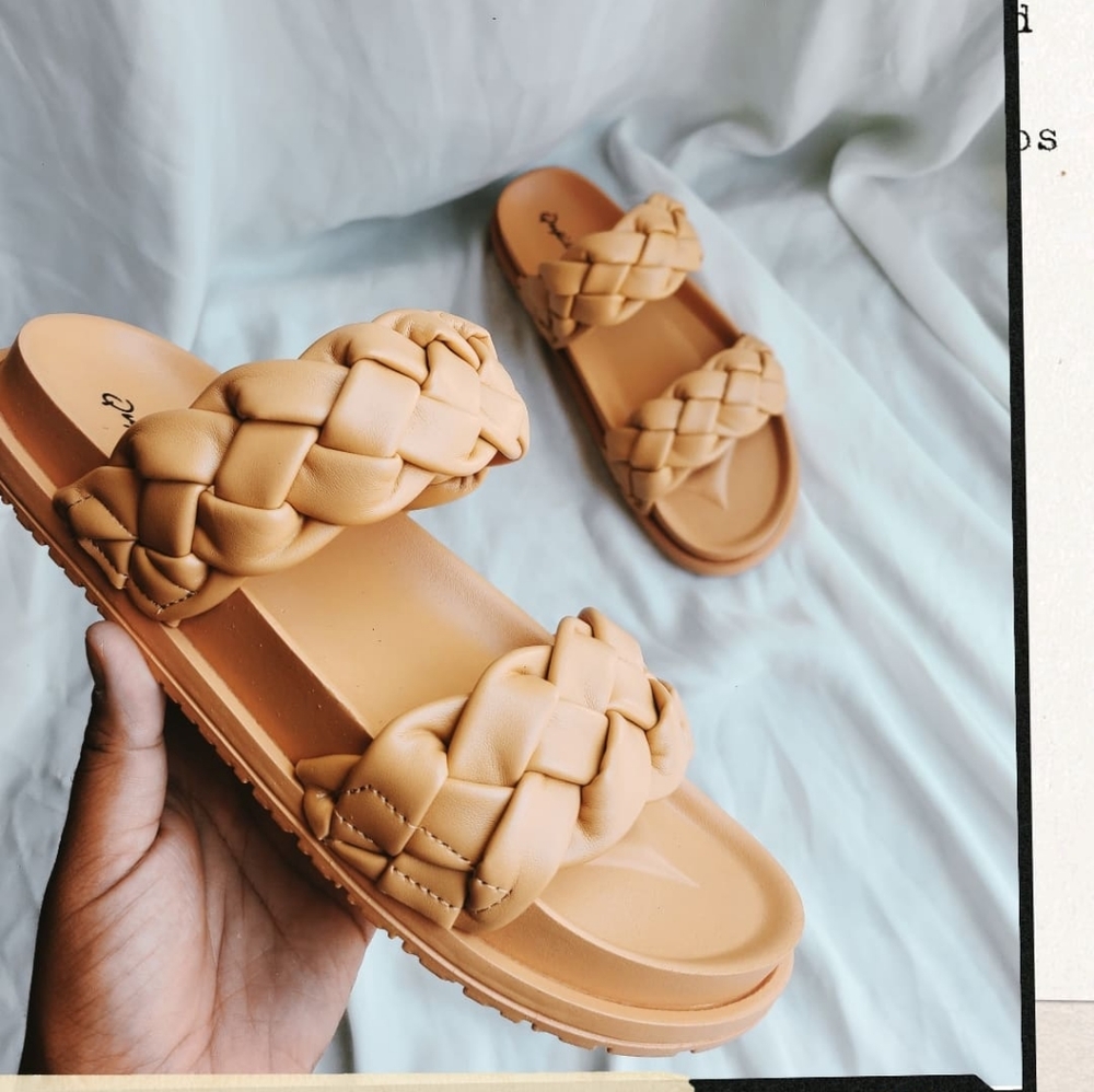 🚨ONLY A FEW PAIRS LEFT// Sand braided slide - Picture 3 of 6